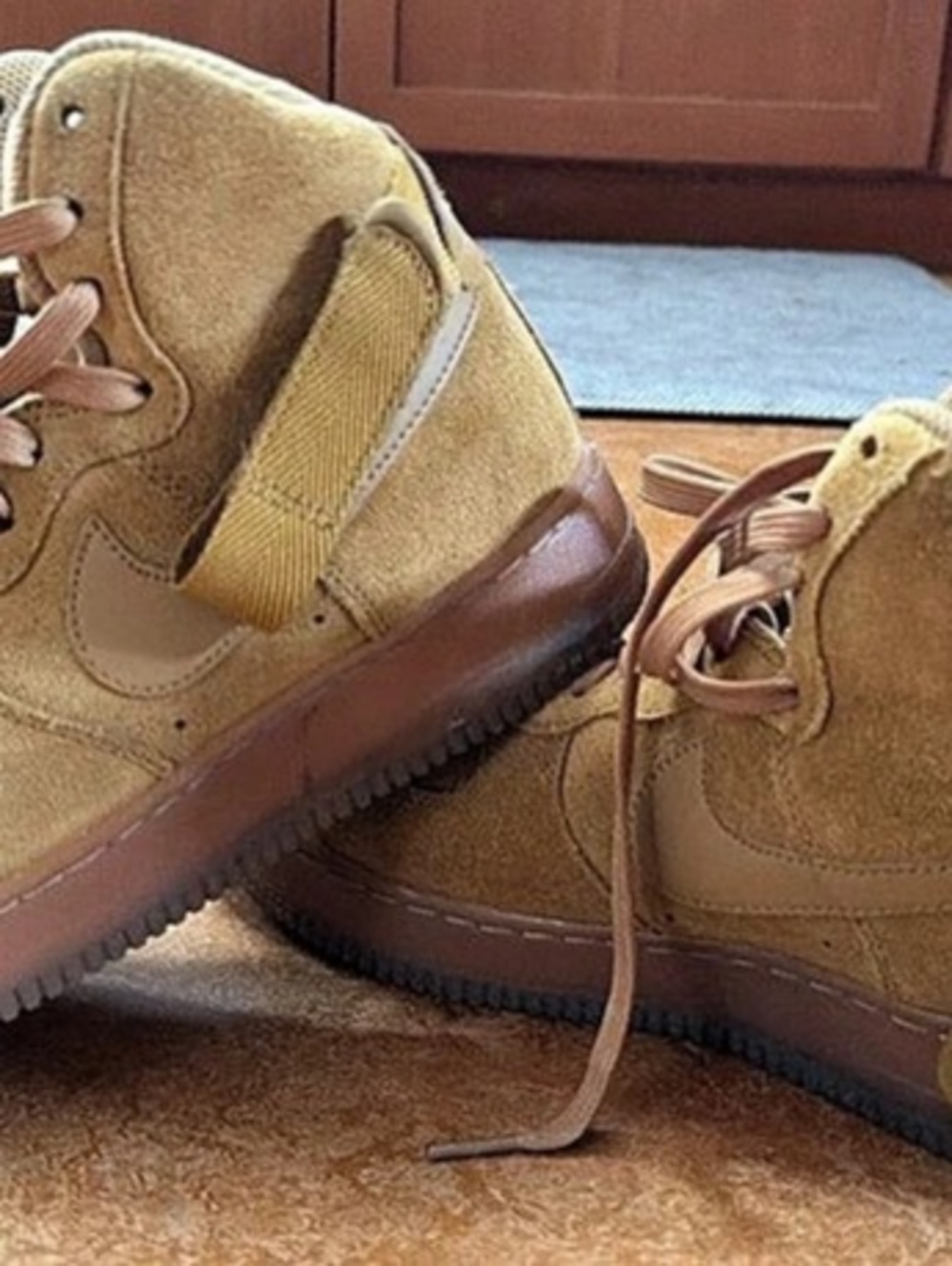 Nike Air Force 1 High '07 LV8 Flax Sneakers Brown